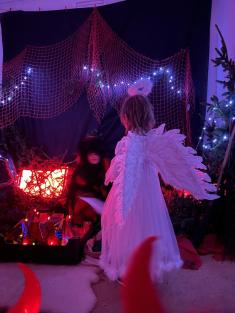 Hvězdičky - „Mikuláš už zvoní, cinká, nakukuje do okýnka.“