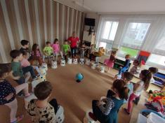 Hvězdičky - „Každé správné hodiny, odměřují vteřiny. Tiky taky, tiky tak a nikdy ne naopak."