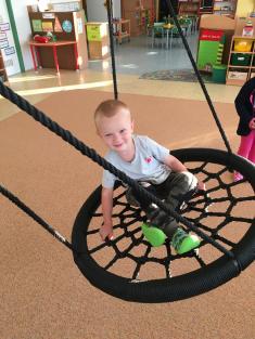 "Hola, hola, školka na Veverky volá."