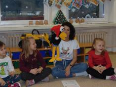 Světýlka, stromeček, cukroví, jaké jsou svátky, kdo to ví? Jsou tady už zase vánoce, přisly na den přesně po roce.