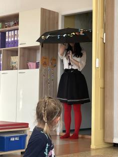 Hvězdičky-“ Jedna je tam, druhá tady, všechny noty dohromady dají hezkou písničku”