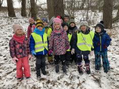 Ve sněhové metelici našla myška makovici. - Veverky