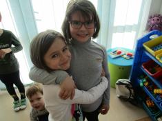 Příroda se probouzí, Maková panenka se po ní prochází. - Veverky