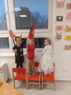 Otevírání adventního kalendáře.