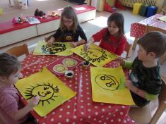 Do zahrádky přišlo jaro, copak se to asi stalo!? - Hvězdičky