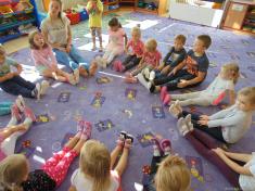 Naše školka kouzelná je, každý si v&nbsp;ní moc rád hraje 1