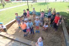 SLUNÍČKA-"Ve školce je stále prima, ať je léto nebo zima."